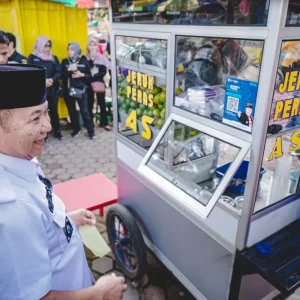 Bupati Jember Lengkapi WIFI di Alun-alun Bupati Jember Lengkapi WIFI di Alun-alun