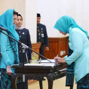 Arumi Lantik Ketua TP PKK dan Dekranasda Nganjuk Arumi Lantik Ketua TP PKK dan Dekranasda Nganjuk