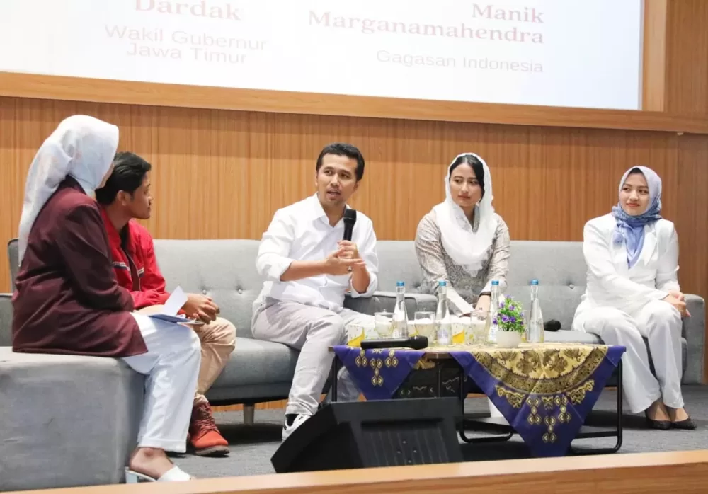 Didepan Mahasiswa UNAIR, Wagub Emil : Jangan Biarkan Kancah Politik Diisi Orang orang Oportunis