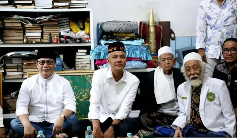 Ganjar Pranowo silaturahmi ke ulama Banten Abuya Muhtadi