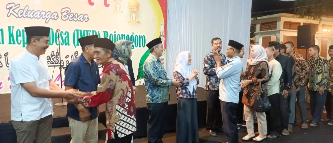 Bupati Anna Mu’awanah Hadiri Halal bi Halal Mantan Kades se Bojonegoro