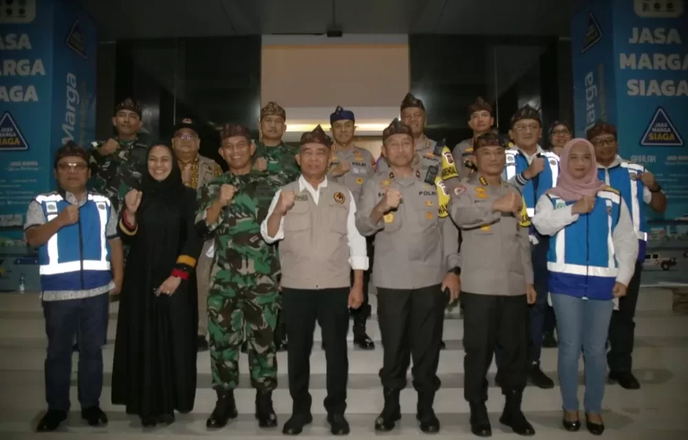 Blusukan Tengah Malam, Menko Muhadjir Pastikan Arus Balik Lancar