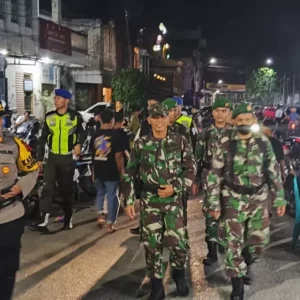 TNI-Polri Kompak Amankan Berbagai Event Nasional di Kota Palu TNI-Polri Kompak Amankan Berbagai Event Nasional di Kota Palu