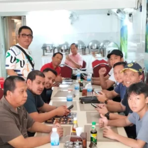 Menikmati Taman Hiburan dan Berburu Makanan Halal Menikmati Taman Hiburan dan Berburu Makanan Halal