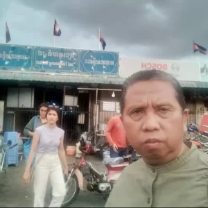 “Pasar Rusia” dan “Tuk-Tuk” sebuah Kenangan “Pasar Rusia” dan “Tuk-Tuk” sebuah Kenangan
