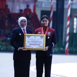 Atlet Peraih Medali SEA Games Kamboja Asal Jatim Terima Bonus Gubernur Rp 6,5 Miliar