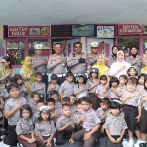 Ditlantas Polda Sulteng Gelar Polisi Sahabat Anak Ditlantas Polda Sulteng Gelar Polisi Sahabat Anak