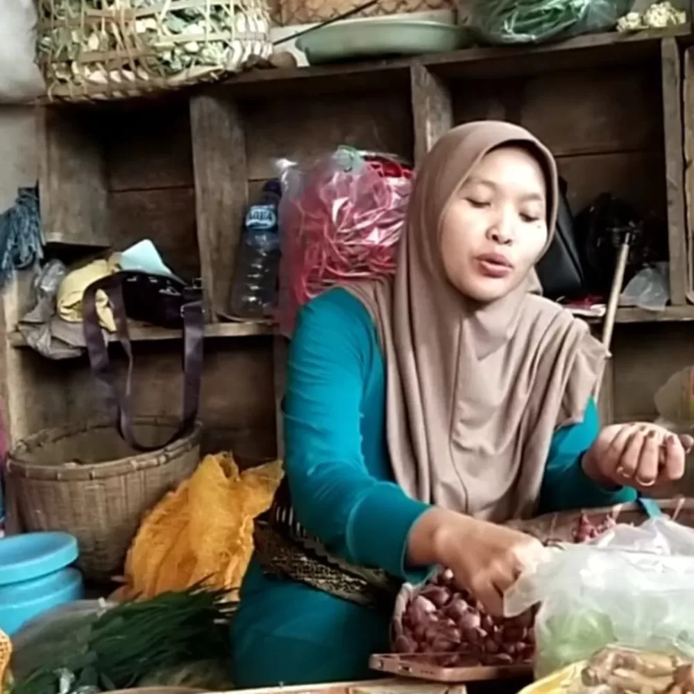 Belum Ada Sosialisasi, Ratusan Pedagang Pasar Sayur Magetan PertanyakanTambahan Biaya Tera Ulang