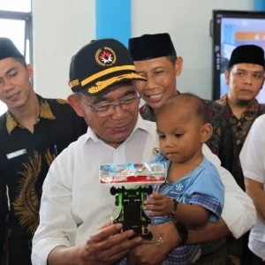 Menko Muhadjir Blusukan di Kalbar, “Kami Perlu Tokoh untuk Memahami Kondisi Kami” Menko Muhadjir Blusukan di Kalbar, “Kami Perlu Tokoh untuk Memahami Kondisi Kami”