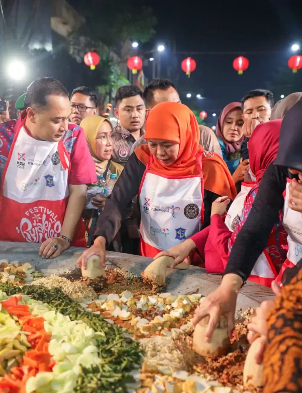 Dari Festival Rujak Uleg HUT Surabaya, Rujak Buatan Gubernur Khofifah Enak