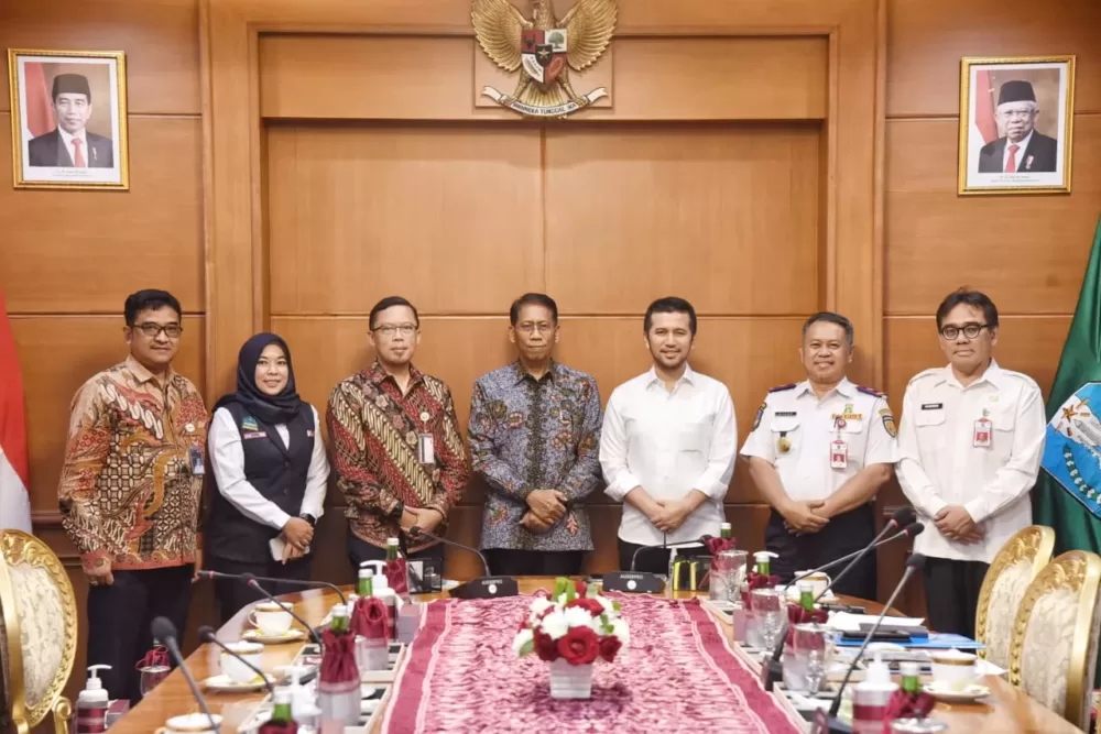 Undang Dirut KAI, Wagub Emil Dardak: Segerakan Perluasan Layanan Kereta Api di Jatim