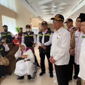 Pastikan Layanan Optimal, Menko Muhadjir Temui Jamaah Haji di Makah Pastikan Layanan Optimal, Menko Muhadjir Temui Jamaah Haji di Makah