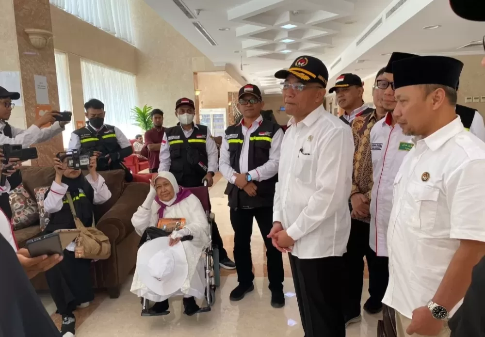 Pastikan Layanan Optimal, Menko Muhadjir Temui Jamaah Haji di Makah