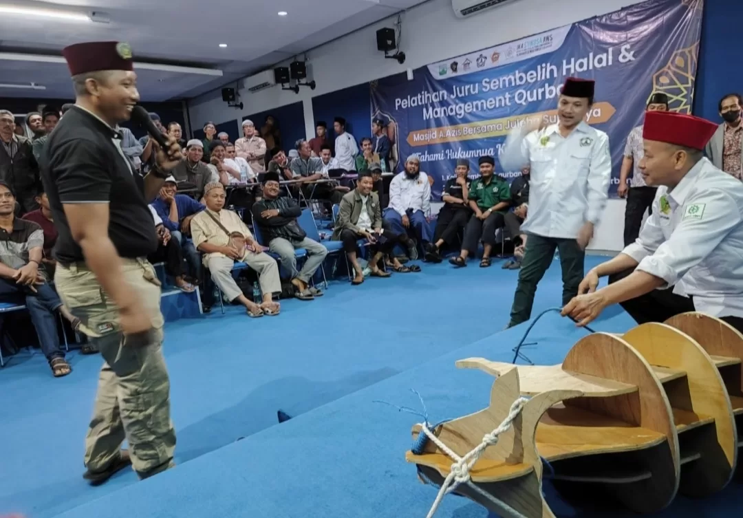 Pelatihan Juleha di Kampus Stikosa-AWS, Agar Daging Kurban Halal Dikonsumsi