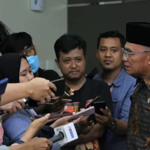 Menko Muhadjir Minta Petugas Haji Proaktif Datangi Jamaah Menko Muhadjir Minta Petugas Haji Proaktif Datangi Jamaah