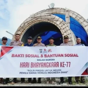 HUT Bhayangkara KE- 77, Polisi Palu Barat Laksanakan Bakti Sosial