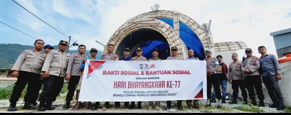 HUT Bhayangkara KE- 77, Polisi Palu Barat Laksanakan Bakti Sosial
