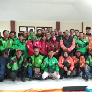 Bina Ratusan Gojek dan Grab Untuk Sinergikan Pemkot Mojokerto Jadi Wisata Kuliner Jatim Bina Ratusan Gojek dan Grab Untuk Sinergikan Pemkot Mojokerto Jadi Wisata Kuliner Jatim