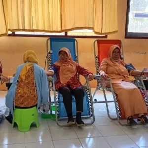 Hari Donor Darah Sedunia, Guru dan Siswa SMAN Jenggawah Jember Ramai ramai Donor Hari Donor Darah Sedunia, Guru dan Siswa SMAN Jenggawah Jember Ramai ramai Donor