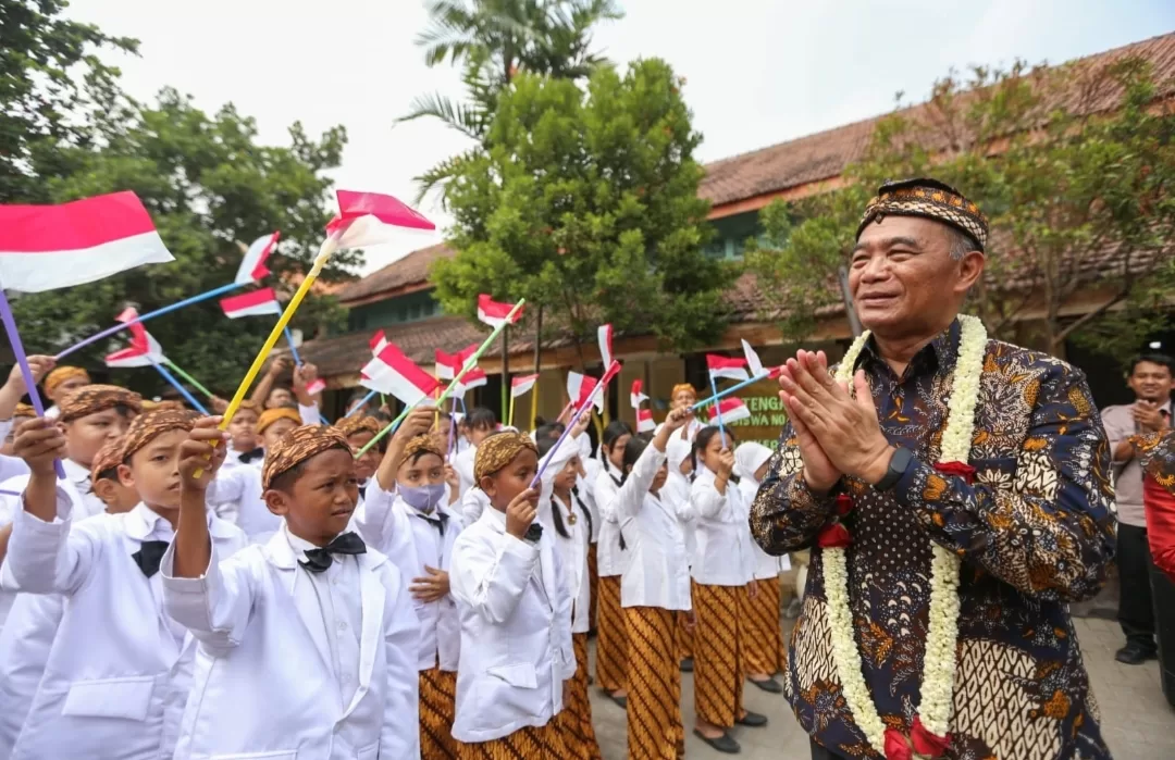 Menko Muhadjir Napak Tilas SD Bung Karno di Mojokerto