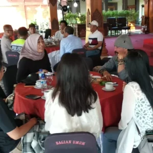 Dongkrak Penghasilan PKL Kota Mojokerto Ning Ita Gelar Pawai Artis Ibukota Dongkrak Penghasilan PKL Kota Mojokerto Ning Ita Gelar Pawai Artis Ibukota