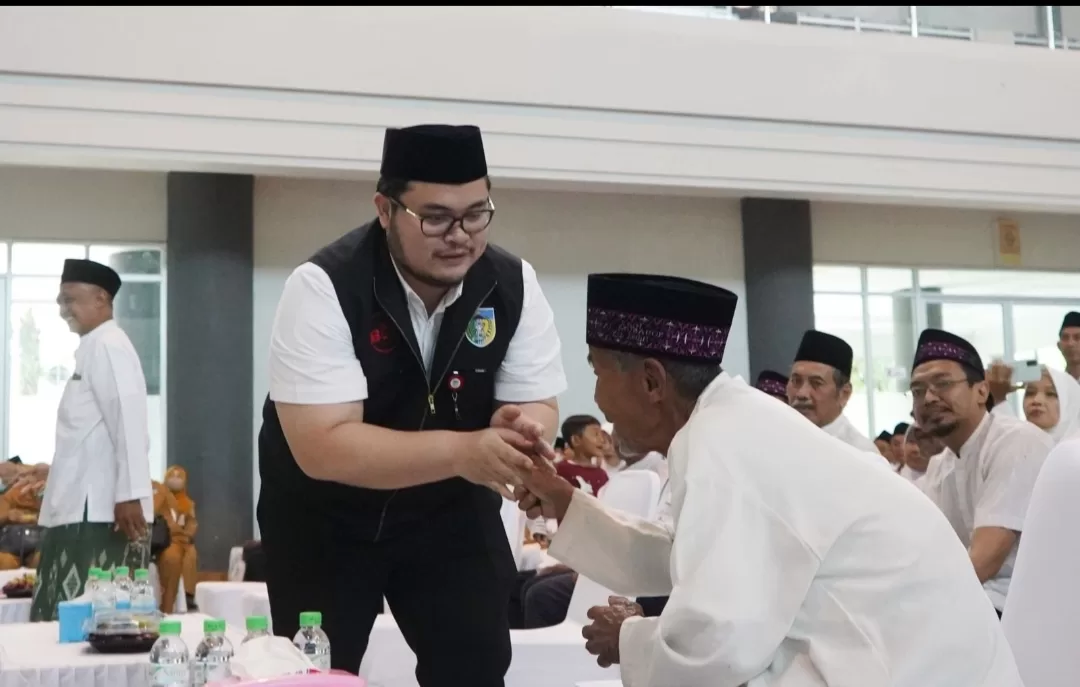 Berangkatkan Ribuan Calon Jamaah Haji, Secara Khusus Bupati Kediri Minta Lansia Diberi Perhatian Khusus