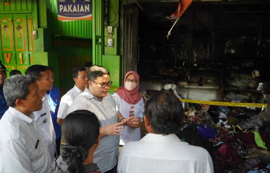 Cek Lokasi Kebakaran, Bupati Kediri Bakal Beri Bantuan Modal Pedagang Pasar Gringging
