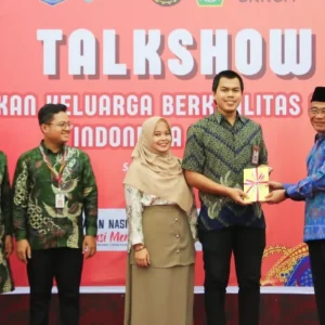 Indeks Pembangunan Keluarga Membaik, Menko Muhadjir: Awas Efek Ponsel pada Anak! Indeks Pembangunan Keluarga Membaik, Menko Muhadjir: Awas Efek Ponsel pada Anak!
