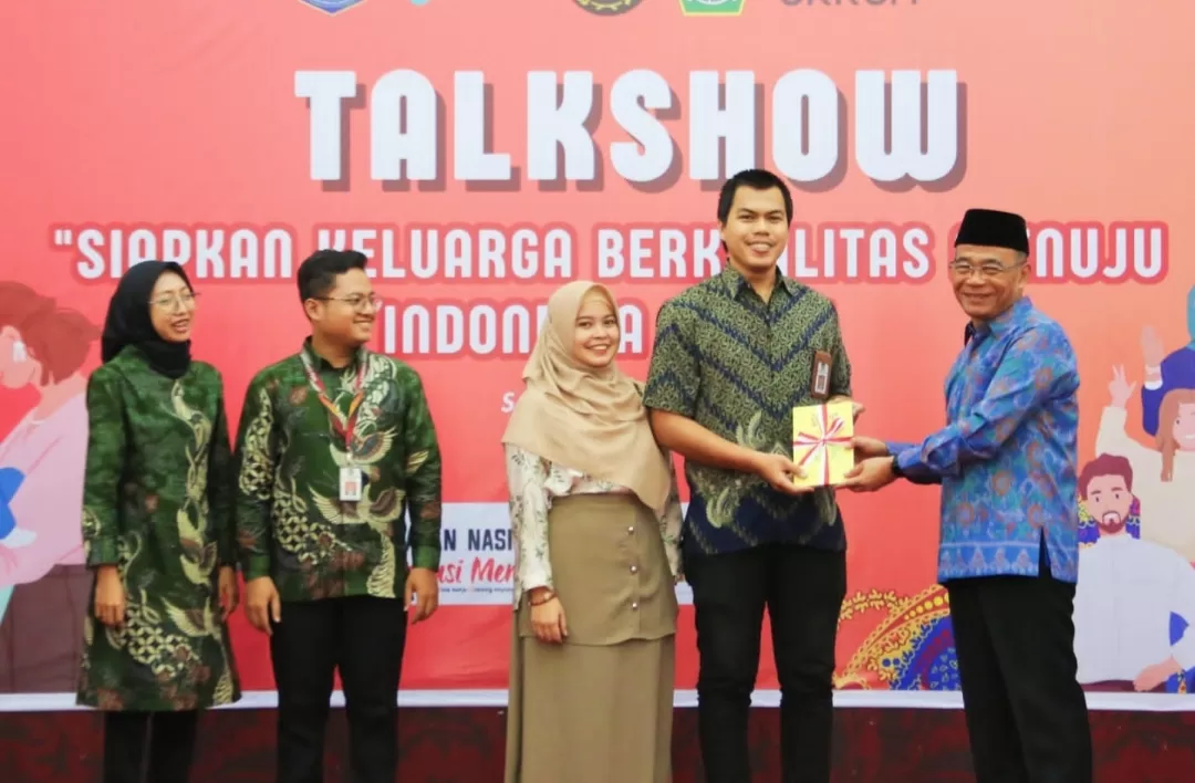 Indeks Pembangunan Keluarga Membaik, Menko Muhadjir: Awas Efek Ponsel pada Anak!