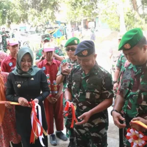 Bupati Ikfina Apresiasi Program TNI Membangun Desa ke-116 di Desa Randuharjo Bupati Ikfina Apresiasi Program TNI Membangun Desa ke-116 di Desa Randuharjo