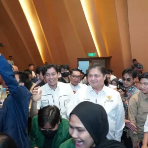 Airlangga Temui Mahasiswa se Bandung, Bicara Bonus Demografi 203 Airlangga Temui Mahasiswa se Bandung, Bicara Bonus Demografi 203