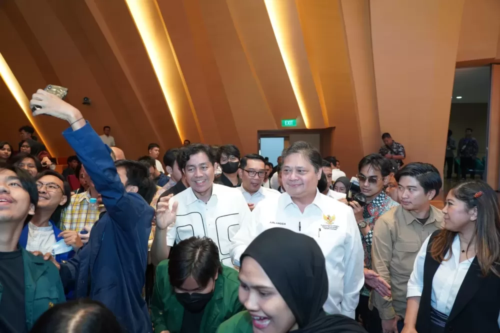 Airlangga Temui Mahasiswa se Bandung, Bicara Bonus Demografi 203