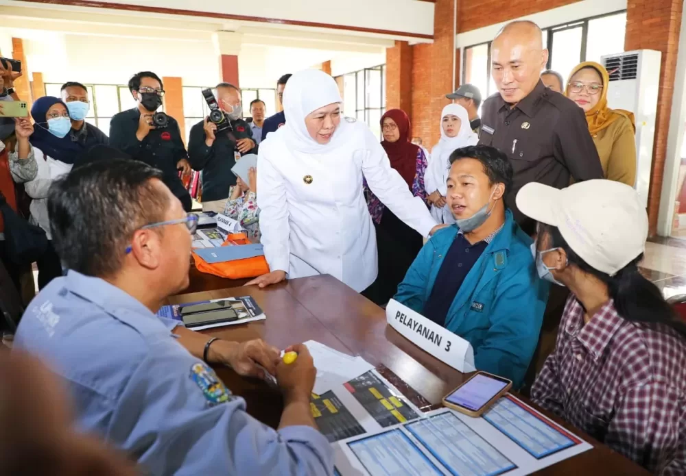 Tinjau Posko Pelayanan PPDB, Gubernur Pastikan Aduan Masyarakat Terselesaikan Secara Tuntas