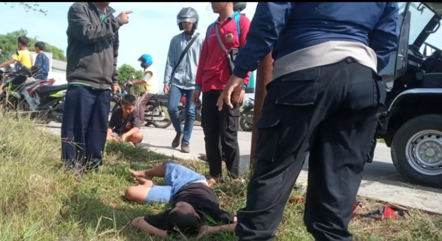 Bocah Cilik Naik Motor Ngebut, Hancur Nabrak Tiang Listrik