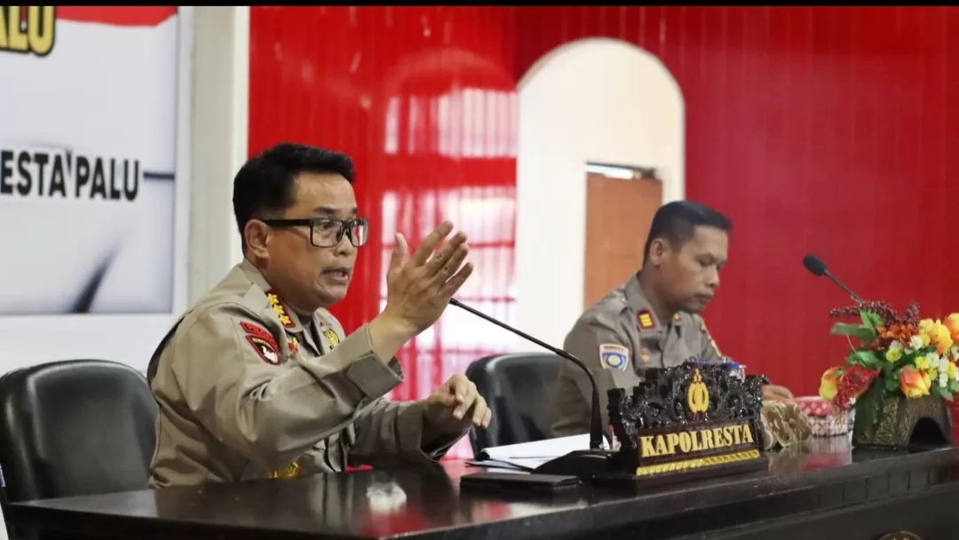 Kapolresta Palu Beri Pembekalan dan Arahan 301 Polisi RW