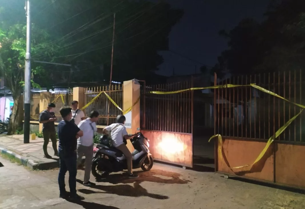Diduga Tempat Penimbunan Solar Bersubsidi, Gudang Di Pasuruan Di Segel Petugas