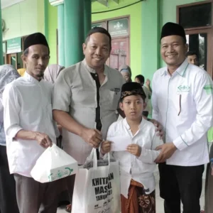 Gandeng Lazisnu dan LKNU Kab Gresik, Pegadaian Cabang Gresik Gelar Khitanan Massal Gratis Gandeng Lazisnu dan LKNU Kab Gresik, Pegadaian Cabang Gresik Gelar Khitanan Massal Gratis