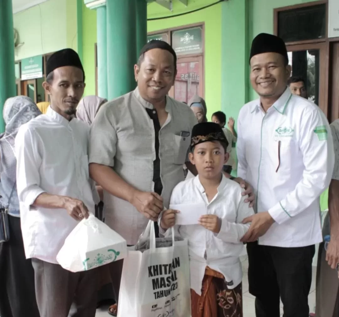 Gandeng Lazisnu dan LKNU Kab Gresik, Pegadaian Cabang Gresik Gelar Khitanan Massal Gratis