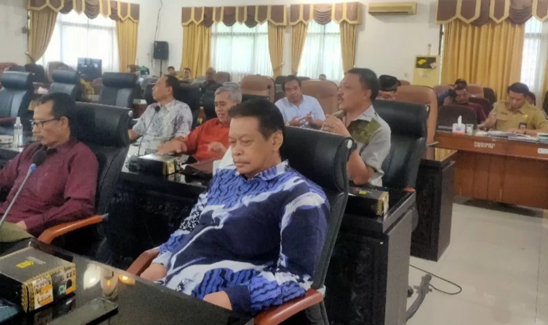 DPRD Kota Mojokerto Tanyakan Proses Pembagian Lapak Pasar Prapanca Anggota DPRD Kota Mojokerto saat memberikan tanggapan