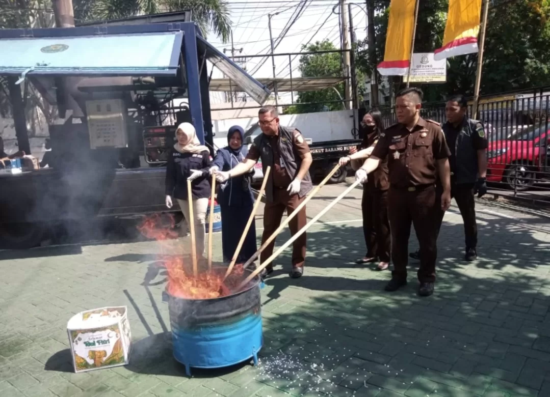 Kejati Tanjung Perak Musnahkan Barang Bukti Tindak Pidana