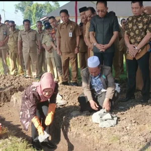 Ning Ita Awali Peletakan Batu Pertama Pembangunan Wisata TBM Kota Mojokerto Ning Ita Awali Peletakan Batu Pertama Pembangunan Wisata TBM Kota Mojokerto