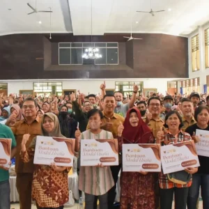 Ratusan Masyarakat Memperoleh Bantuan Modal DBHCHT oleh Pemkot Kediri