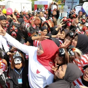 Bagikan 1.000 Buku Cerita Anak, Khofifah Ajak Gemar Membaca dan Menulis Bagikan 1.000 Buku Cerita Anak, Khofifah Ajak Gemar Membaca dan Menulis
