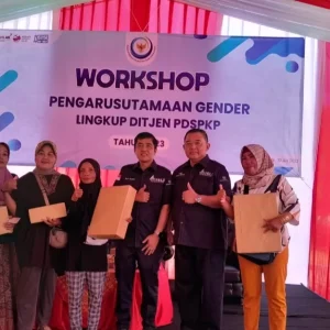  Sosialisasi GISLI, Ketua Umum Bantu Seratus Jaket Pelampung Pada Nelayan Muncar