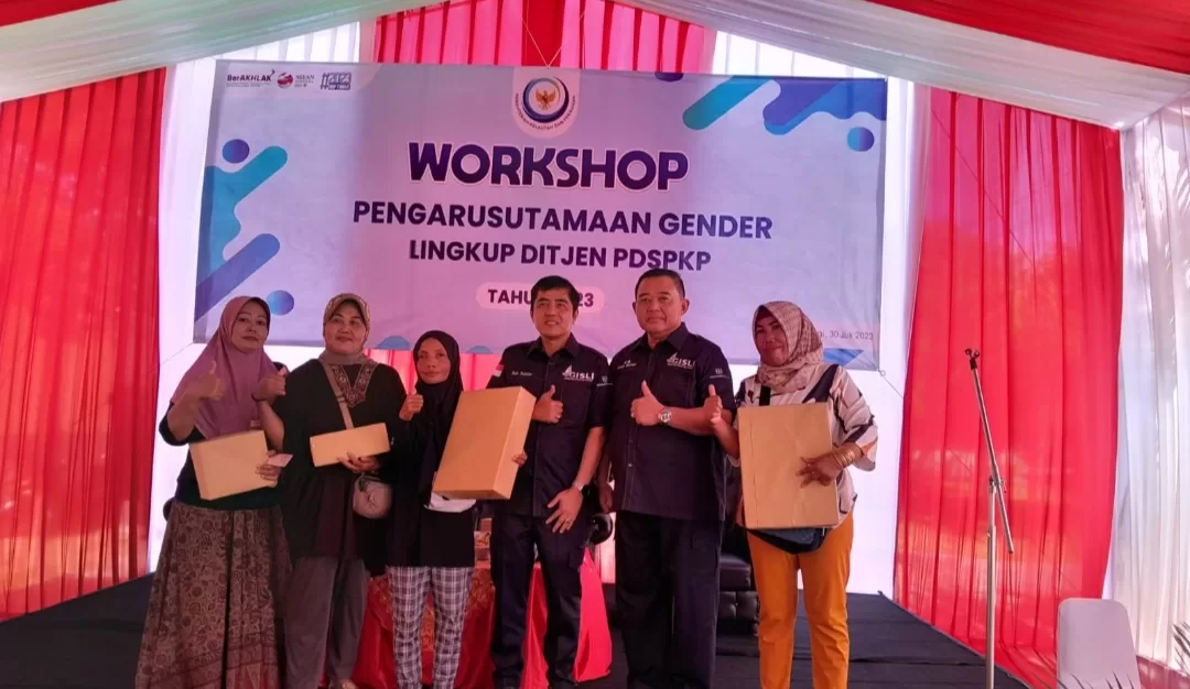  Sosialisasi GISLI, Ketua Umum Bantu Seratus Jaket Pelampung Pada Nelayan Muncar