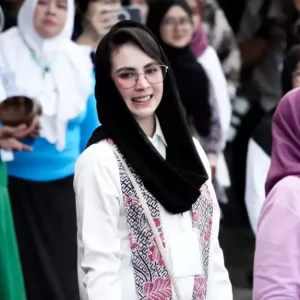 Ibu Negara Iriana Jokowi Lepas 500 Ekor Tukik di Bangsring Underwater Banyuwangi