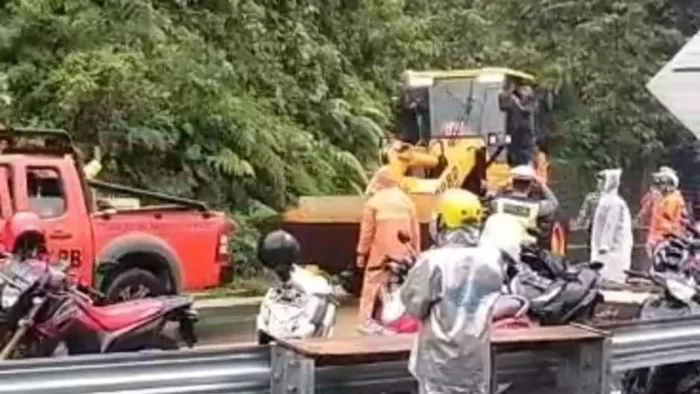 Satu Keluarga Tewas Tertimbun Longsor di Pronojiwo Lumajang