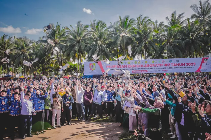 Bupati Jember Lepas Ribuan Mahasiswa Asal Malang, Surabaya dan Jember  KKN di 226 Desa