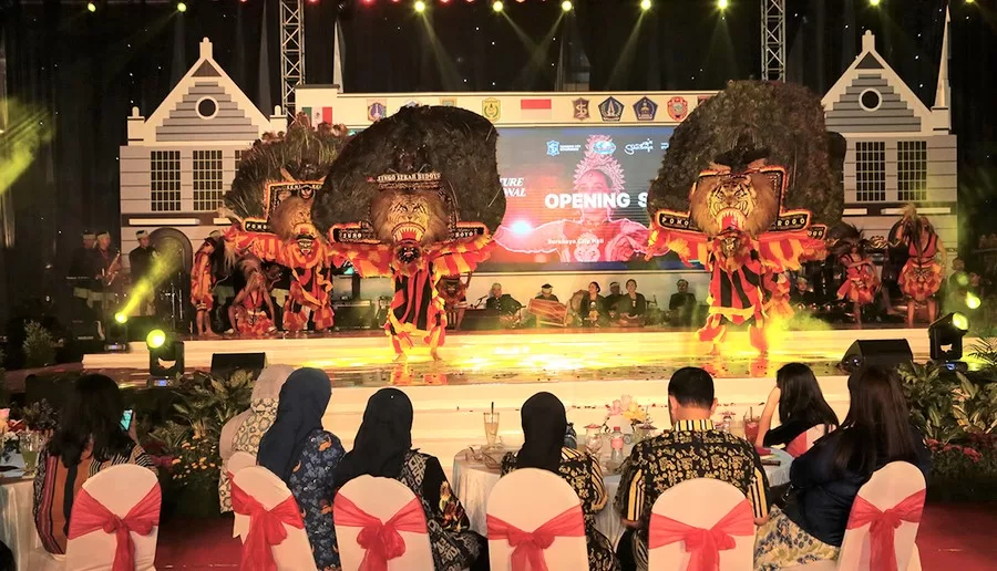 Delegasi 8 Negara dan 9 Daerah Semarakkan Opening Night Surabaya Cross Culture