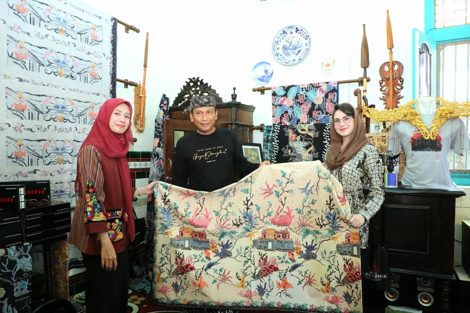 Arumi Ingin Masukan Sentra Batik dan Tenun Ke Buku Dekranasda Jatim